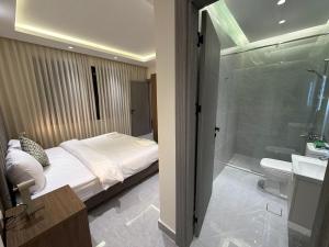 102 JRE apartment with stunning boulevard veiw