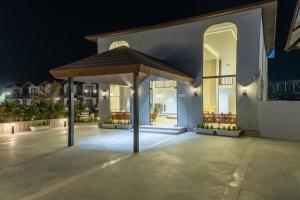 Aayovea Resort Ayodhya Near Ram Mandir & Saryu River