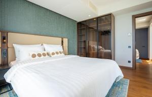 Beachfront Apartment with Stunning Views in Alliance Privilege