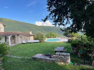 Suite in villa with pool on Tuscan hills