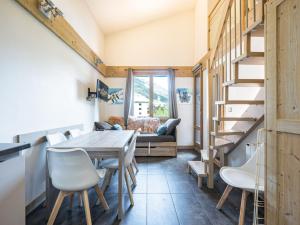 Studio rénové avec mezzanine – Centre Val-dIsère - FR-1-518-123