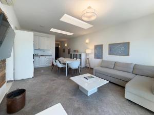 Sardinia Modern A Two-Bedroom, Two-Bathroom Deluxe Apartment