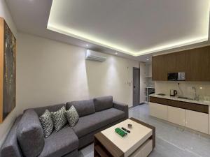 105 JRE apartment with stunning boulevar