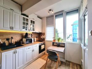 Compact Central Apartment Next to Troikata Square