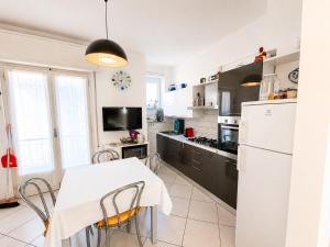 Hostdomus - Sun Apartment
