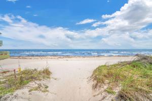 #1 - Romantic Beach Escape 1BR Walk to Ocean