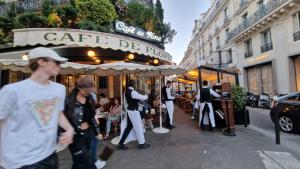 1mins Gare Montparnasse,,center, st Germain ,5minute Eiffel tour and Louvre meusm aesome place ,