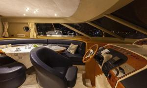 Holyship 4 Cabin Fairline Squadron 65 Motoryacht