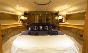 Holyship 4 Cabin Fairline Squadron 65 Motoryacht