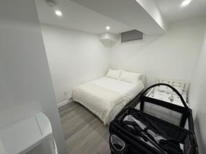 Woodbridge Guesthouse- Close to Wonderland, Groceries, Cortellucci hospital