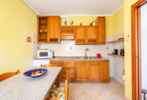House of Camellias - Ground Floor with Garden