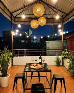 4BR Vietnamese House- Trainstreet View - Food street