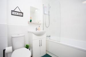 Stylish 2BR Jesmond Stay - Near Metro & FREE Parking!