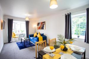Stylish 2BR Jesmond Stay - Near Metro & FREE Parking!