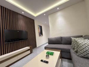 203 JRE apartment with stunning boulevard veiw
