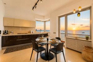 Waterfront Lux •3BR •Sea View •Sauna • By Tilo