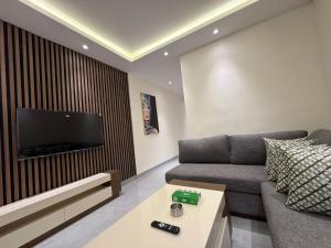 203 JRE apartment with stunning boulevard veiw