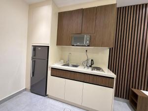203 JRE apartment with stunning boulevard veiw