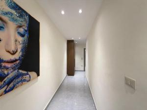 203 JRE apartment with stunning boulevard veiw
