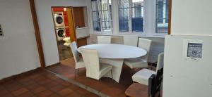 Pluto - Private Room with Shared Kitchen Shower and Toilet - Chur Old Town