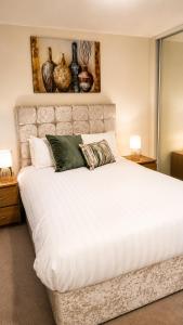 CentralMK-The Hub- 1 Bedroom Hall Kitchen Parking