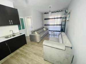Esmeralda Apartments 1