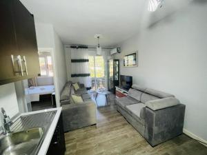 Esmeralda Apartments 1