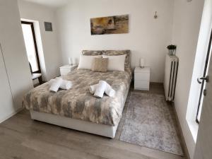 San Zeno Charm