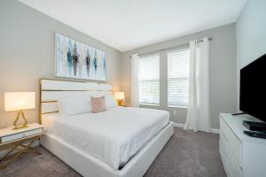 6BR Storey Lake Villa with private Pool 4176SS