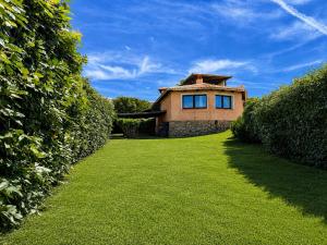 Sea View Three-Bedroom House 50m from the Beach 3