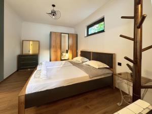 Peaceful & Cozy Stay with Private Garden