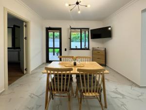Peaceful & Cozy Stay with Private Garden
