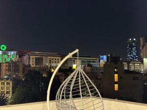 301 JRE 2Bedr rooftop with stunning boulevard veiw