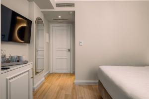 Royal Nidri Suites