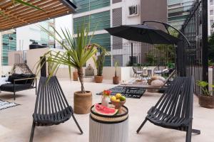 Breathtaking 9 BR Villa HUGE Rooftop w 4 AC Condesa
