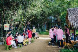 Riverside Stay with Pool, 10 min to Old Town