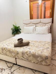 Airport Apartment 5 minutes walk, perfect for Early & Late Flights
