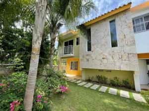Family 2BR Townhouse Beach Access, Pool Fast Wi-Fi