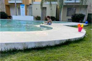 Family 2BR Townhouse Beach Access, Pool Fast Wi-Fi