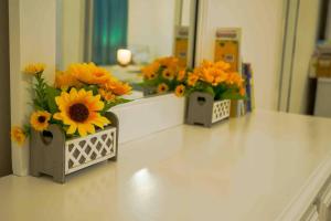 Family 2BR Townhouse Beach Access, Pool Fast Wi-Fi
