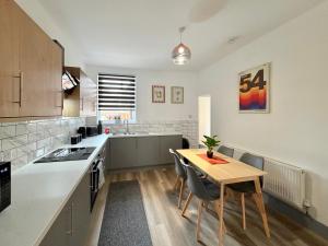 Lovett House - Contractors or Family Holidays