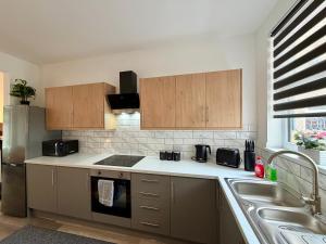 Lovett House - Contractors or Family Holidays