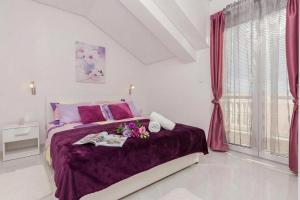 Flora Maris Pool Apartments