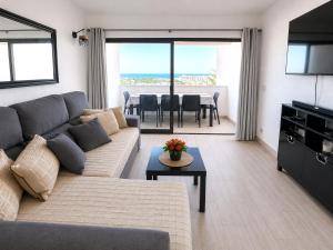 BnB Homes Lili Seaview Residence with 2 bedrooms, 4 Terraces, 2 Pools & parking