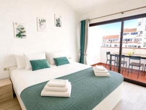 BnB Homes Lili Seaview Residence with 2 bedrooms, 4 Terraces, 2 Pools & parking