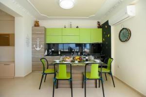 Beach Front Terace - Happy Rentals