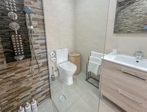 BnB Homes Lili Seaview Residence with 2 bedrooms, 4 Terraces, 2 Pools & parking
