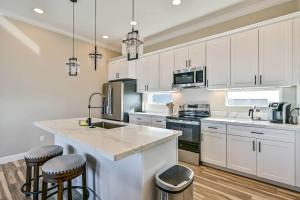 Blissful Blue Oasis- Waterfront in Treasure Island