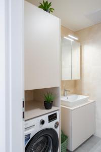 Caste Hill Sunny Apartment