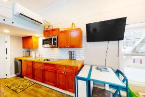Tiny Homes on Pleasant
